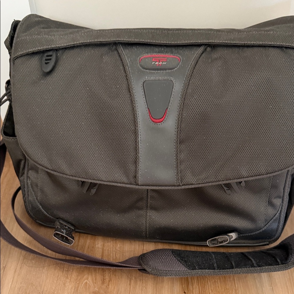 Stylish Black Messenger Bag TUMI